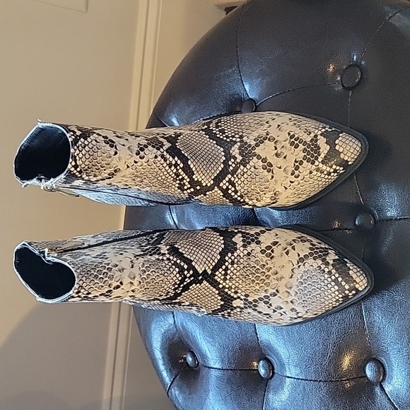 LAST CHANCE! Snakeskin Print Ankle Boots - Picture 6 of 14